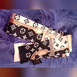 LOUIS VUITTON Scarf For Winter, Made In Paris